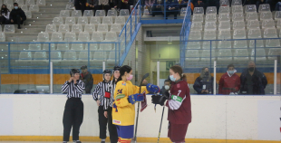 Latvijas sieviešu hokeja izlasei neveiksme pirmajā PČ spēlē