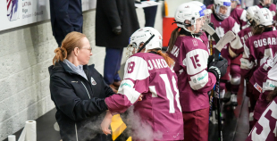 Latvijas sieviešu izlase Pasaules čempionāta atklāšanas mačā piekāpjas Slovākijai