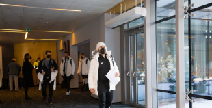 FOTO: Latvijas hokeja izlases dodas uz Pekinas olimpiskajām spēlēm