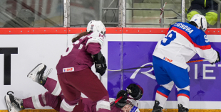 Latvijas sieviešu izlase Pasaules čempionāta atklāšanas mačā piekāpjas Slovākijai