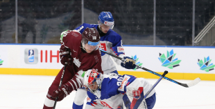 Latvijas izlase izcīna punktu pret Slovākiju un saglabā izredzes uz 1/4 finālu