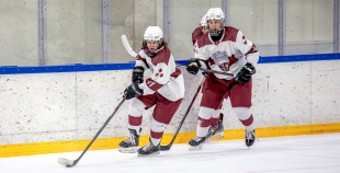 Uz oriģinālā izmēra laukumiem aizvadīti pirmie 3 pret 3 ledus treniņi