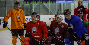 Latvijas hokeja izlase aizvada pirmo treniņu pirms gaidāmā turnīra Francijā