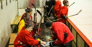 FOTO: U-20 izlases pirmdienas ledus treniņš "Volvo" ledus hallē 