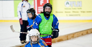 Lieliskā atmosfērā aizvadīts meiteņu turnīrs Tukumā