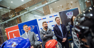 “Maxima” dāvina vārtsarga ekipējumu jaunajiem Rīgas hokejistiem