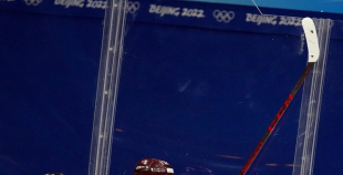 Latvija hokeja izlase sīvā cīņā atzīst Somijas pārākumu