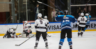 Vakar tika aizvadīta pirmā "Optibet" Baltijas sieviešu hokeja čempionāta spēle starp SHK "Laima" un "L&L Hope"