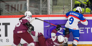 Latvijas sieviešu izlase Pasaules čempionāta atklāšanas mačā piekāpjas Slovākijai