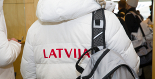 FOTO: Latvijas hokeja izlases dodas uz Pekinas olimpiskajām spēlēm