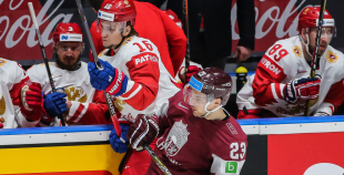 Latvijas hokeja izlase sīvā cīņā atzīst Krievijas valstsvienības pārākumu 