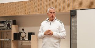 FOTO: Hārtlijs viesojās Jelgavas hokeja klubā un novada bērniem treniņu 