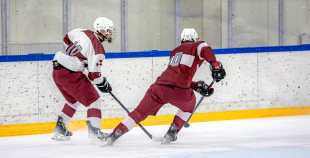 Uz oriģinālā izmēra laukumiem aizvadīti pirmie 3 pret 3 ledus treniņi