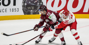 Latvijas hokeja izlase sīvā cīņā atzīst Krievijas valstsvienības pārākumu 