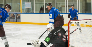 FOTO: Latvijas hokeja izlase gatavojas Pekinas olimpiskajām spēlēm