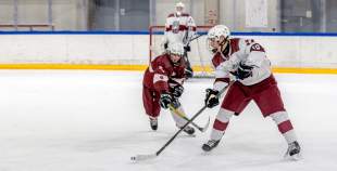 Uz oriģinālā izmēra laukumiem aizvadīti pirmie 3 pret 3 ledus treniņi