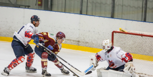 HS "Rīga" ar 4:3 negaidīti uzvar čempionvienību "Kurbads", "Prizma" turpina uzvaras gājienu 