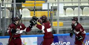 Latvijas izlase sagrauj Itāliju un iekļūst Jaunatnes olimpiādes pusfinālā