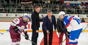 Latvijas sieviešu izlase Pasaules čempionāta atklāšanas mačā piekāpjas Slovākijai