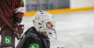 FOTO: Latvijas hokeja izlase gatavojas Pekinas olimpiskajām spēlēm