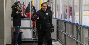 FOTO: Latvijas izlase pilnā sastāvā "slīpē" vairākumu