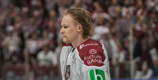 Latvijas hokeja izlase aizraujošā mačā piekāpjas Krievijas valstsvienībai 