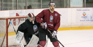 Latvijas izlases treniņnometnei pievienojušies Kaspars Daugaviņš un Kristaps Sotnieks