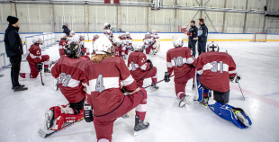 Uz oriģinālā izmēra laukumiem aizvadīti pirmie 3 pret 3 ledus treniņi