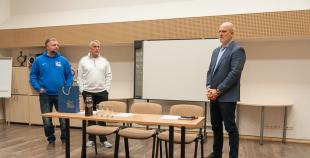 FOTO: Hārtlijs viesojās Jelgavas hokeja klubā un novada bērniem treniņu 