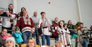 Latvijas sieviešu izlase Pasaules čempionāta atklāšanas mačā piekāpjas Slovākijai