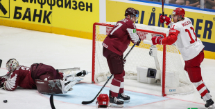 Latvijas hokeja izlase sīvā cīņā atzīst Krievijas valstsvienības pārākumu 