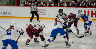 Latvijas sieviešu izlase Pasaules čempionāta atklāšanas mačā piekāpjas Slovākijai
