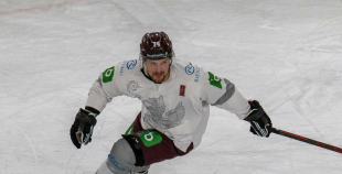 FOTO: Latvijas hokeja izlase gatavojas Pekinas olimpiskajām spēlēm