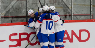 Latvijas sieviešu izlase Pasaules čempionāta atklāšanas mačā piekāpjas Slovākijai