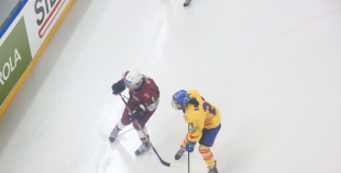 Latvijas sieviešu hokeja izlasei neveiksme pirmajā PČ spēlē