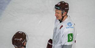 FOTO: Latvijas hokeja izlase gatavojas Pekinas olimpiskajām spēlēm