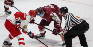 Latvijas hokeja izlase sīvā cīņā atzīst Krievijas valstsvienības pārākumu 