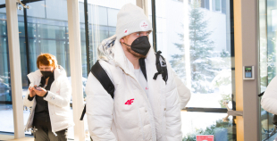 FOTO: Latvijas hokeja izlases dodas uz Pekinas olimpiskajām spēlēm