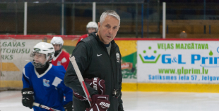 FOTO: Hārtlijs viesojās Jelgavas hokeja klubā un novada bērniem treniņu 