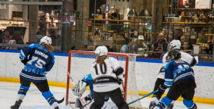 Vakar tika aizvadīta pirmā "Optibet" Baltijas sieviešu hokeja čempionāta spēle starp SHK "Laima" un "L&L Hope"