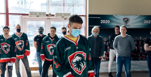 HK Liepāja pasniegtas OHL bronzas medaļas