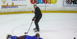 Latvijas hokeja izlase aizvada pirmo treniņu pirms gaidāmā turnīra Francijā