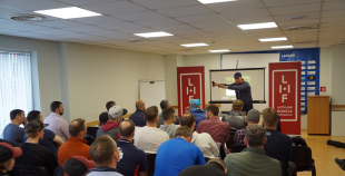 FOTO: Hokeja speciālists Šons Skiners uzstājas seminārā Latvijā!