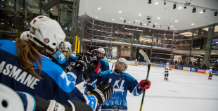 Vakar tika aizvadīta pirmā "Optibet" Baltijas sieviešu hokeja čempionāta spēle starp SHK "Laima" un "L&L Hope"