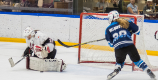 Vakar tika aizvadīta pirmā "Optibet" Baltijas sieviešu hokeja čempionāta spēle starp SHK "Laima" un "L&L Hope"