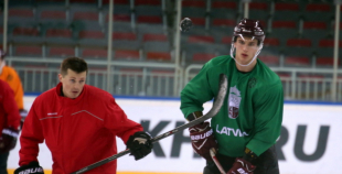 Latvijas hokeja izlases aizvada pirmo treniņu "Arēnā Rīga"