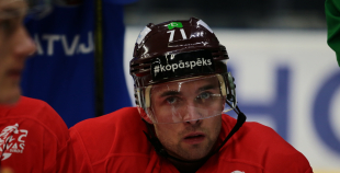 FOTO: Latvijas izlases treniņš Seržī ledus arēnā 