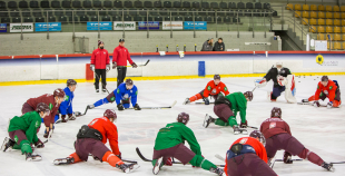 Latvijas nacionālā hokeja izlase aizvada pirmo kopīgo ledus treniņu