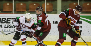 Latvijas nacionālā izlase treniņspēlē uzveic Latvijas U-18 valstsvienību