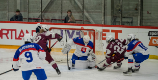 Latvijas sieviešu izlase Pasaules čempionāta atklāšanas mačā piekāpjas Slovākijai